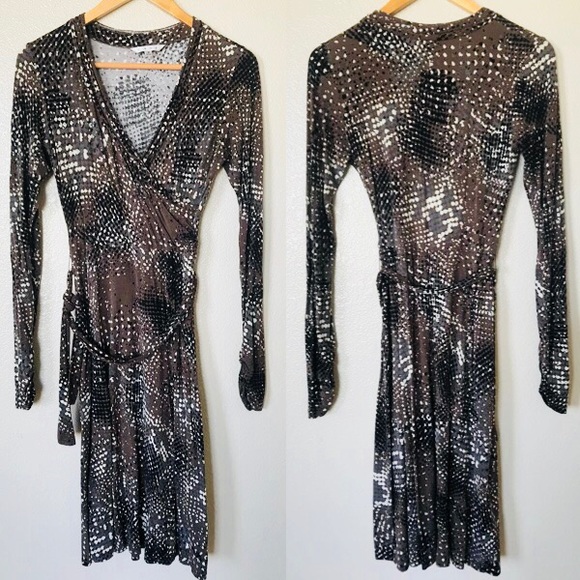 CAbi Dresses & Skirts - CAbi Printed Long Sleeve Wrap Dress